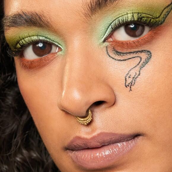 NWT Urban Decay Wild Greens Eyeshadow Pallet - Picture 7 of 13